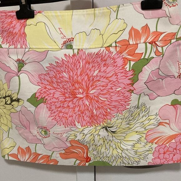 NWOT Burberry London Womens’ Floral Cotton Mini Skirt. Made in Italy. Size 6. - Picture 4 of 11